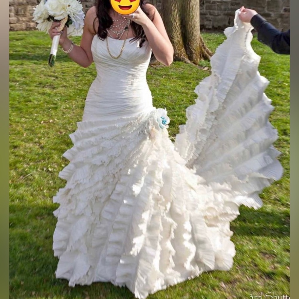 Beautiful Strapless Wedding Gown with 4-foot long Train